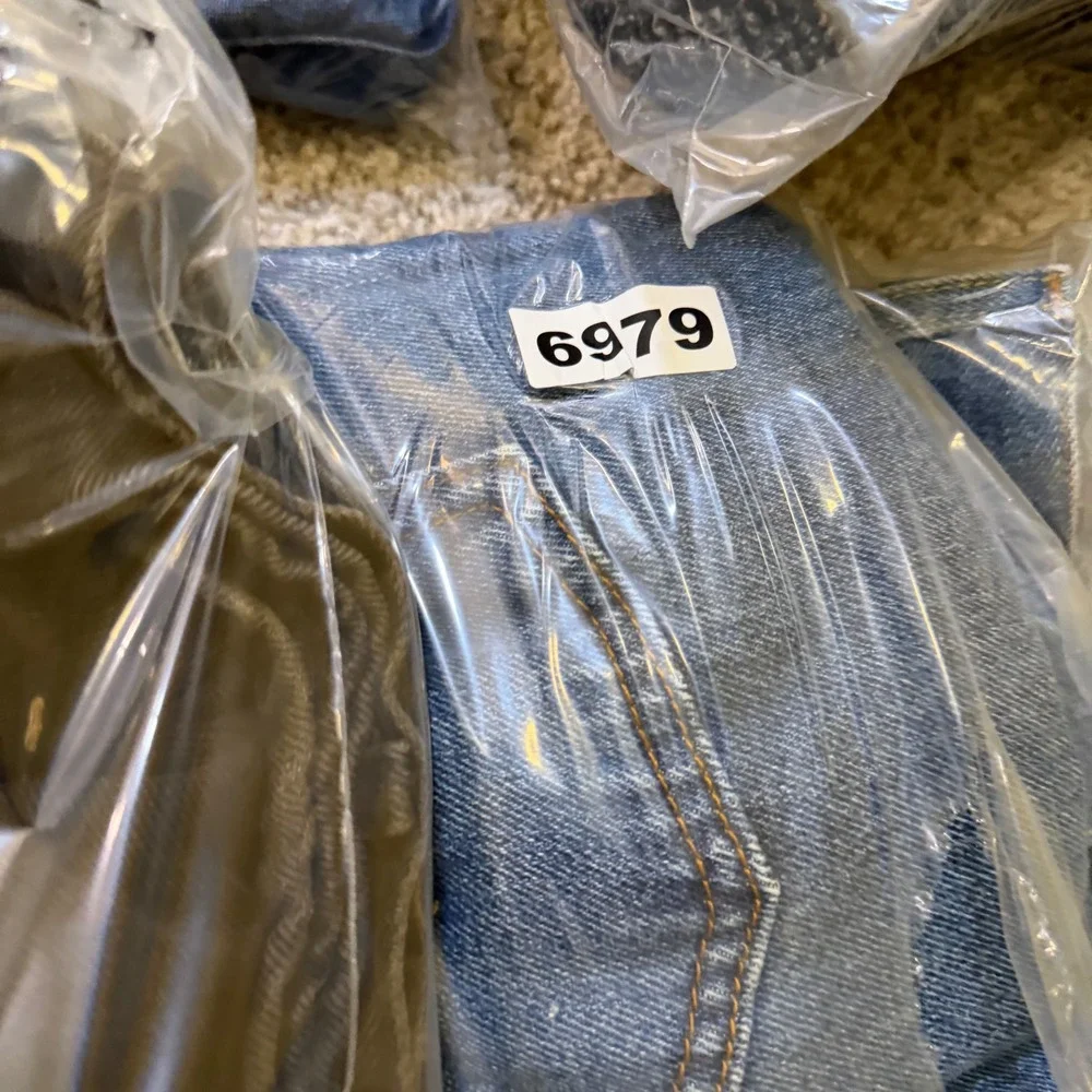 Levis 505 Regular Fit Jeans Mens 42x30 Medium Wash Blue Straight Leg Denim 6979